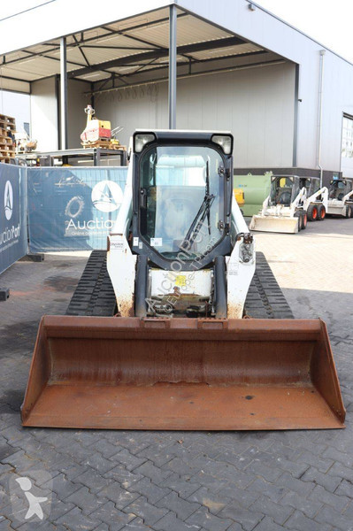 Shovel Bobcat