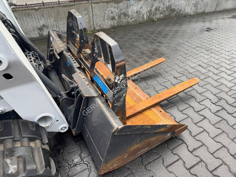 Shovel Bobcat