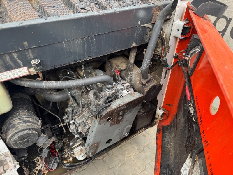 Shovel Bobcat 553