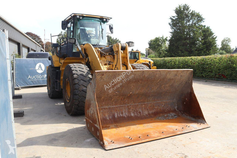 Shovel Caterpillar M