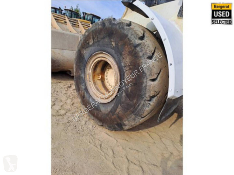 Nakladač Caterpillar 972M XE