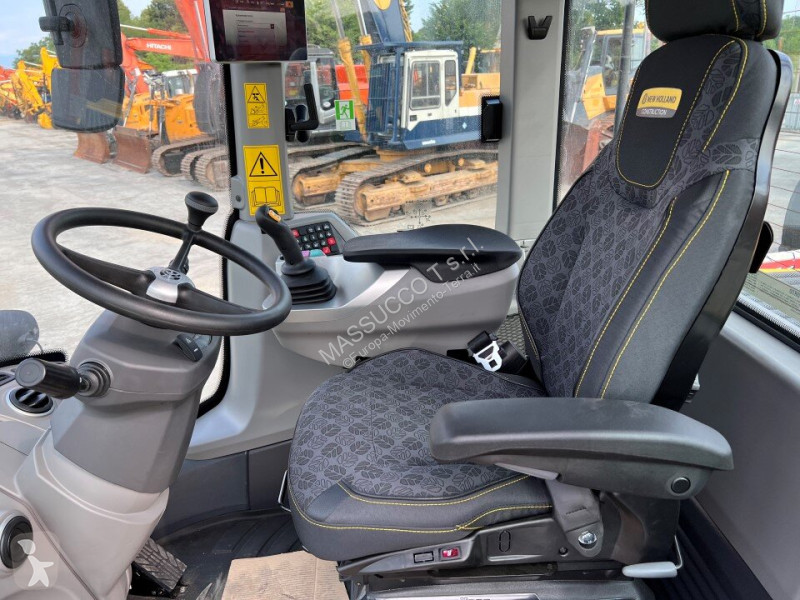 Фронтальный погрузчик New Holland D