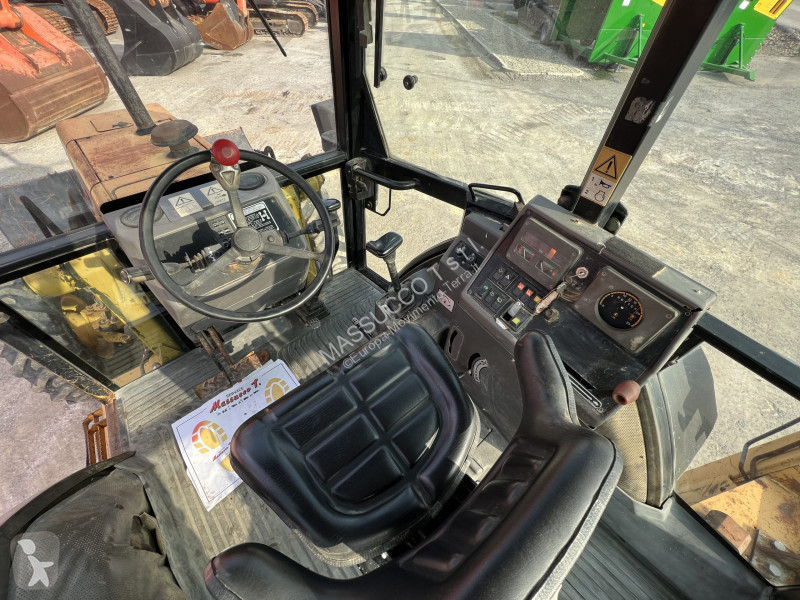 Фронтальный погрузчик Ford 675D 4x4