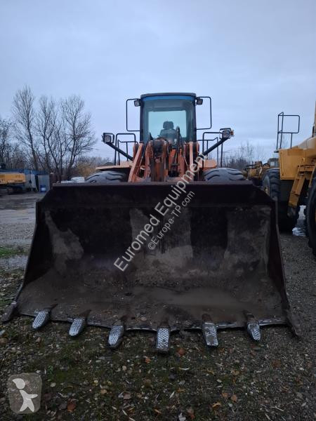 Chargeuse Hitachi  W270