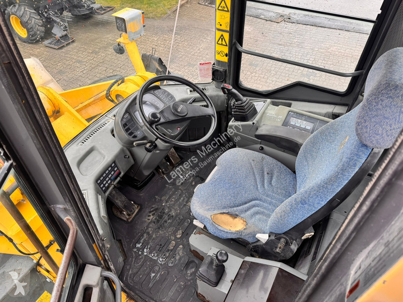 Nakladač Komatsu 3