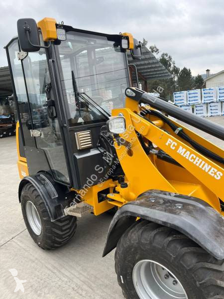Фронтальный погрузчик Kubota H220 0.5m3