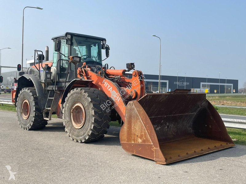 Nakladač Hitachi 6