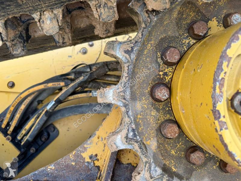 Nakladač Caterpillar 3 XE