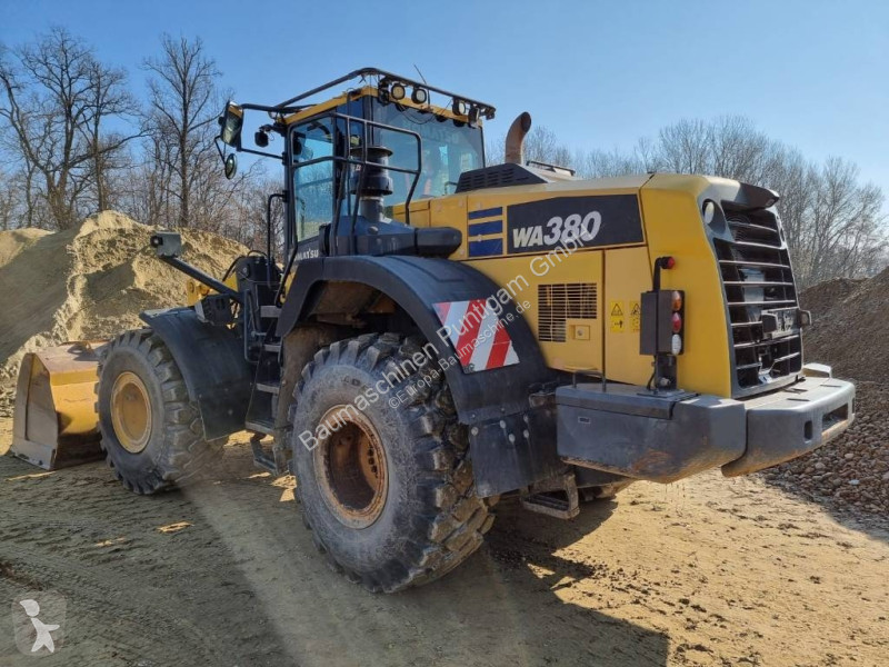 مُحمّلة Komatsu 3808