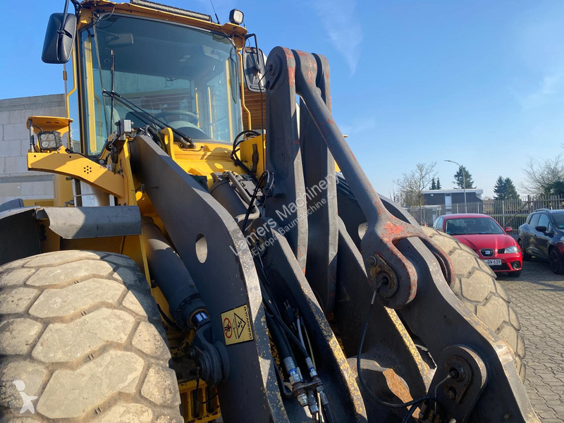 Nakladač Volvo L110