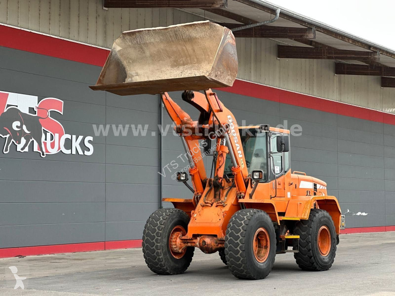 Фронтальный погрузчик Doosan 4x4 inkl. Schaufel...