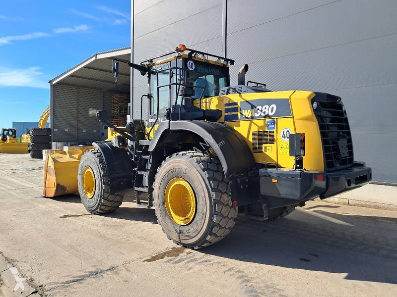 Nakladač Komatsu 8E0