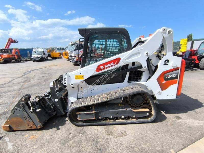 مُحمّلة Bobcat T590 Fourches et Godet inclus