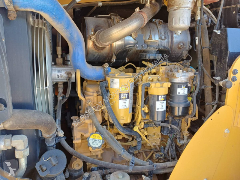 Nakladač Caterpillar 918M