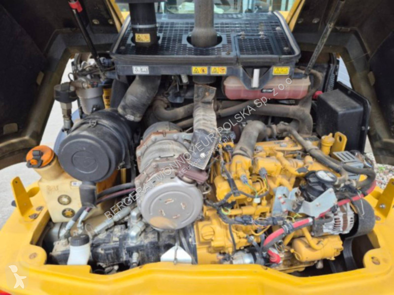 Nakladač Caterpillar 906M