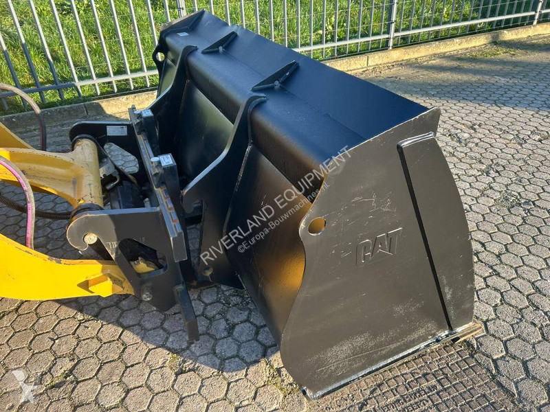Nakladač Caterpillar only 625 hours, ac, 40 km/h