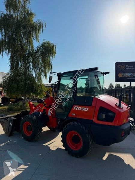 Nakladač Kubota R090