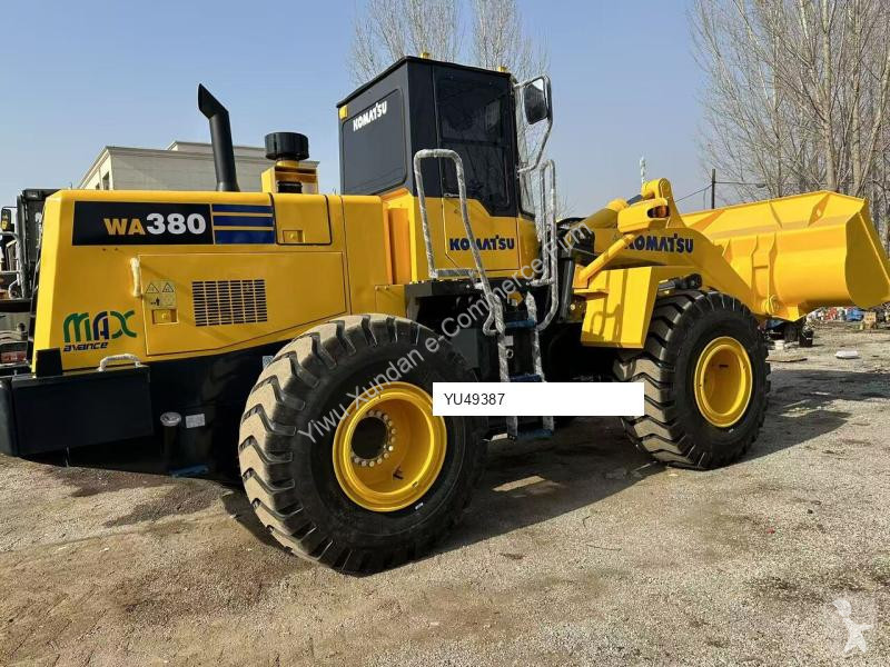 Nakladač Komatsu 3