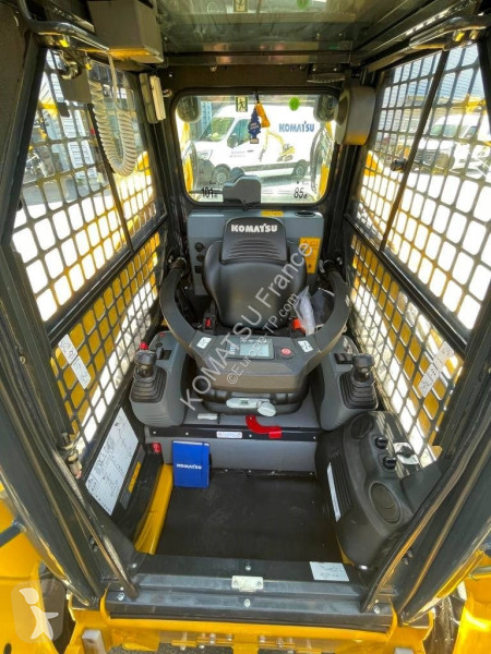 Nakladač Komatsu SK820-8E0