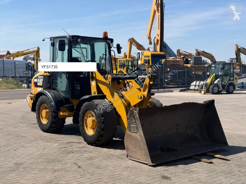 Nakladač Caterpillar 906M