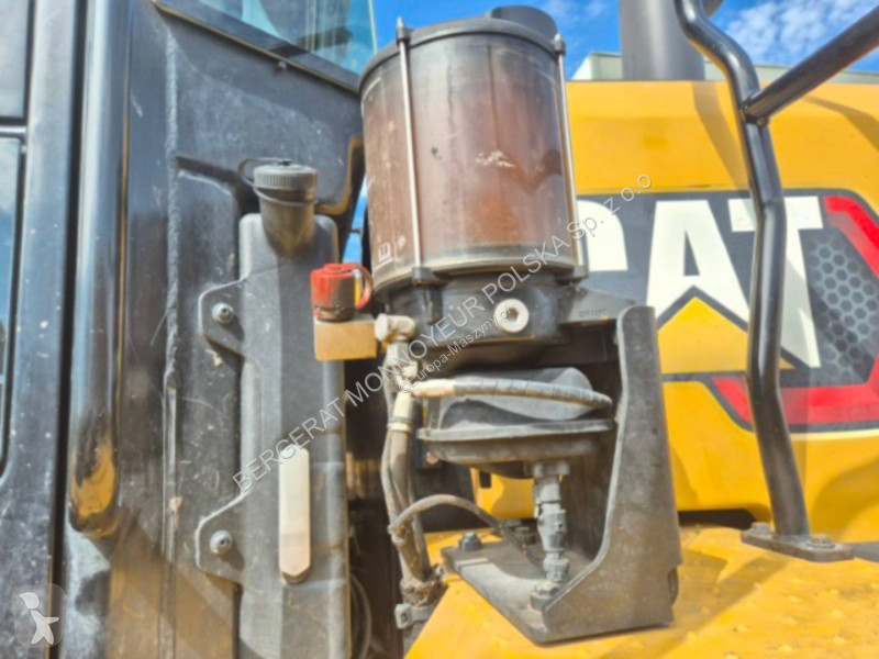 Nakladač Caterpillar 962-14