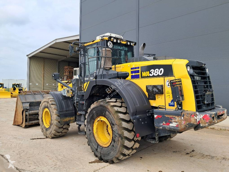 مُحمّلة Komatsu 8 High Lift