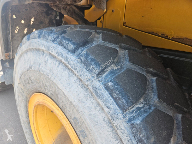 مُحمّلة Komatsu WA 200-7 Radlader