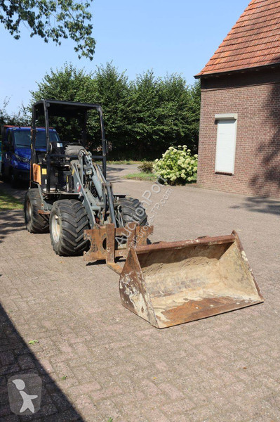 Nakladač Giant V452T