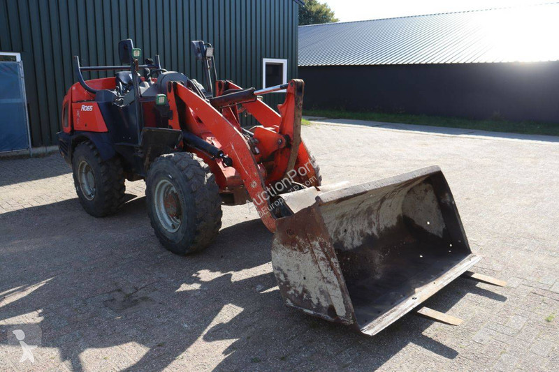 مُحمّلة Kubota R065