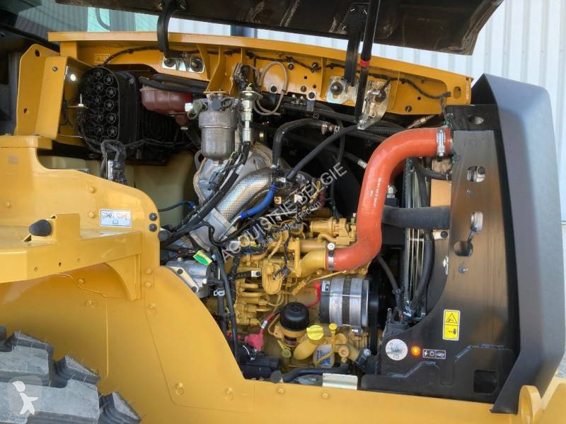 Nakladač Caterpillar 910