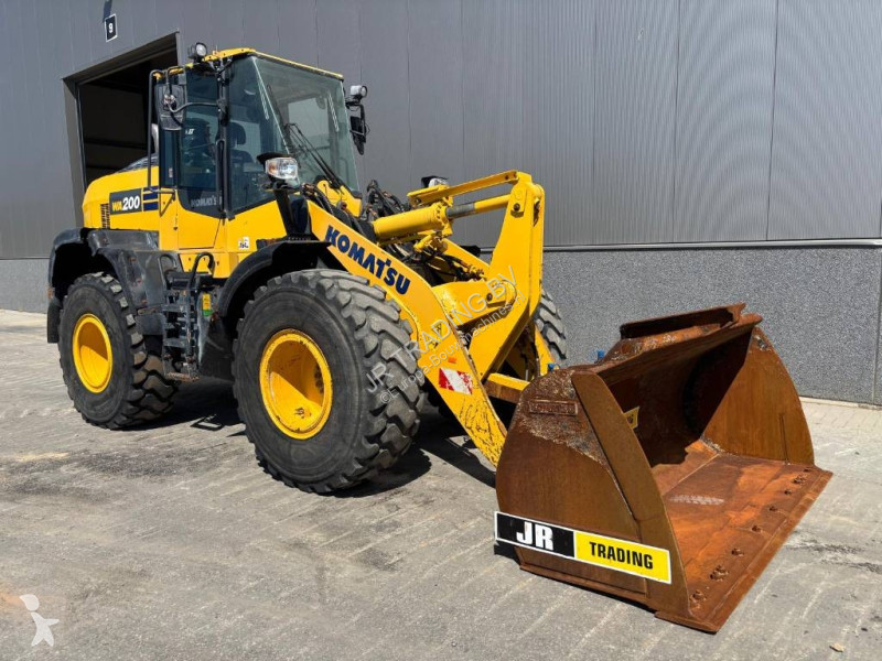 Фронтальный погрузчик Komatsu WA 200-8