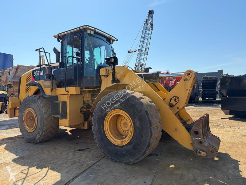 Nakladač Caterpillar M