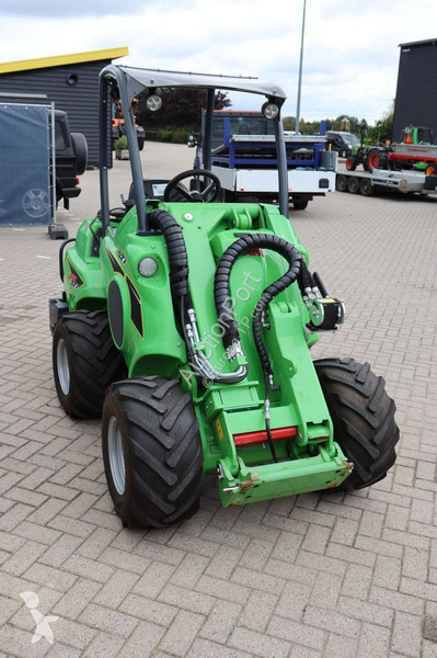 Pala cargadora Avant tecno ME527