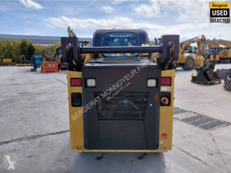 Товарач Caterpillar 232D3
