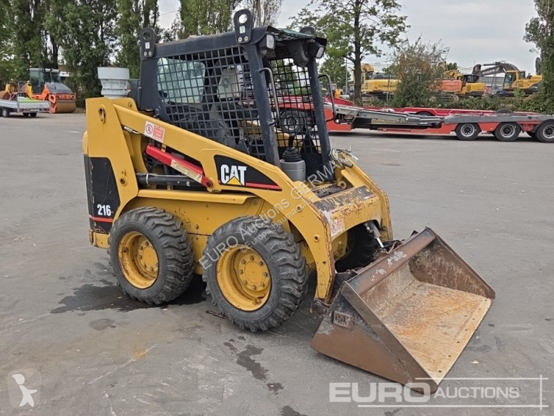 Товарач Caterpillar 216