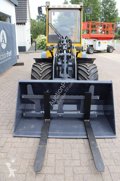 Eurotrac -CIF loader
