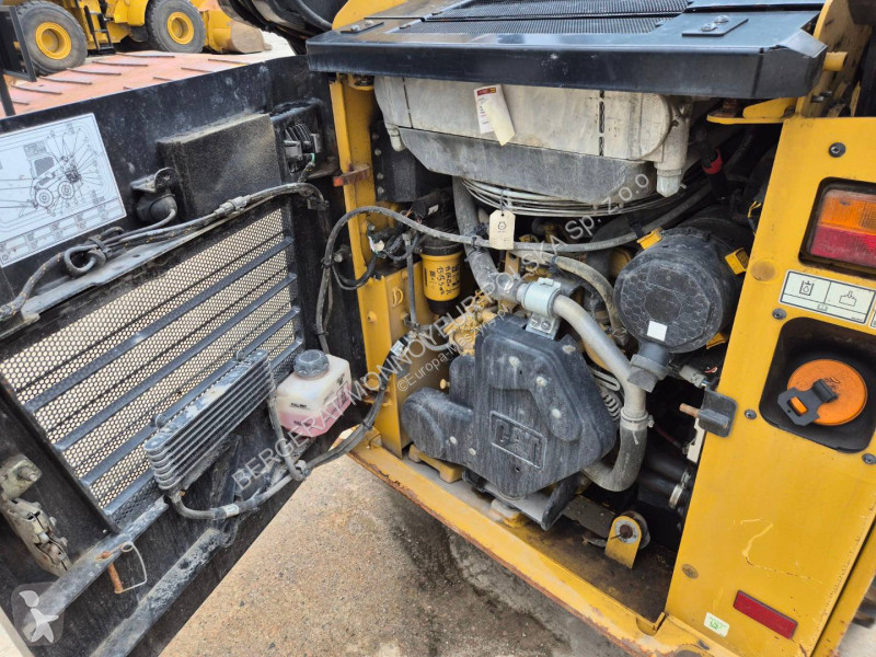 Навантажувач Caterpillar 232D