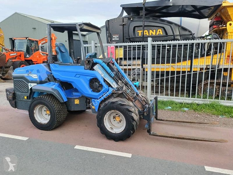 Chargeuse MultiOne 10.8DT minishovel 2140 kg...