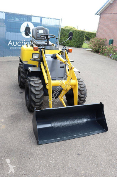 Lastare Komatsu W10-6