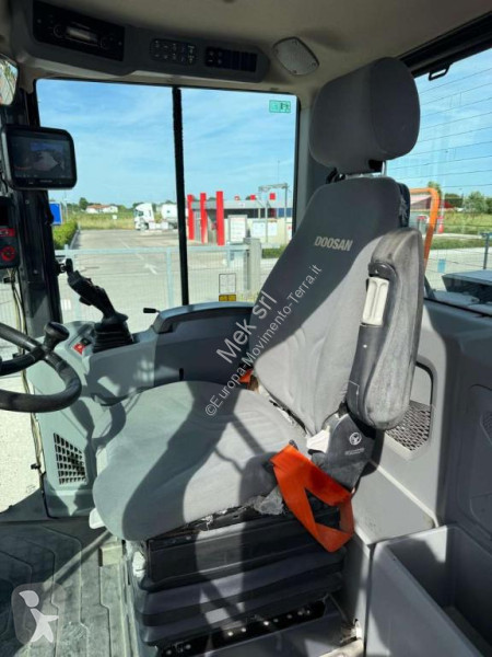 Chargeuse Doosan DL320-7