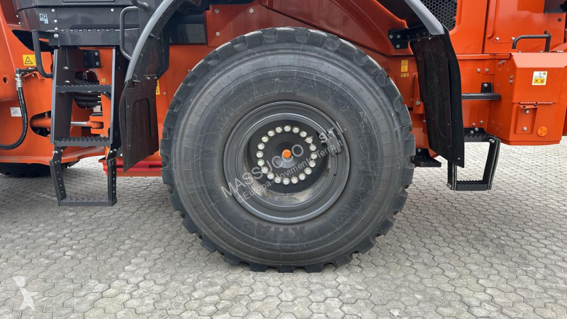 Chargeuse Hitachi 7