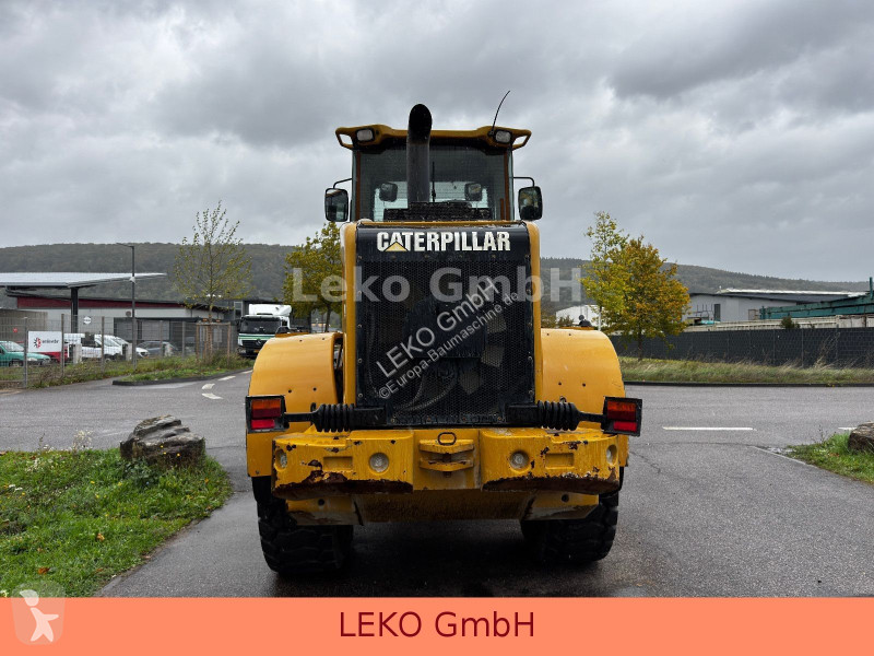 مُحمّلة Caterpillar Mit Ein Löffel