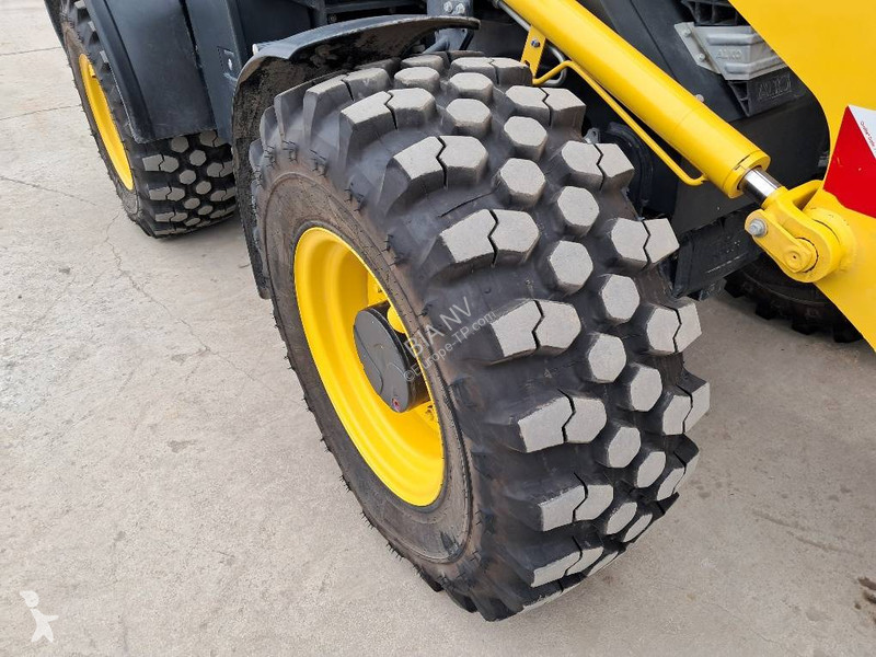 مُحمّلة Komatsu WA80M-8E0