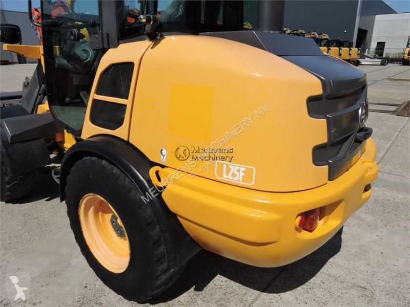 مُحمّلة Volvo L25F + FORK