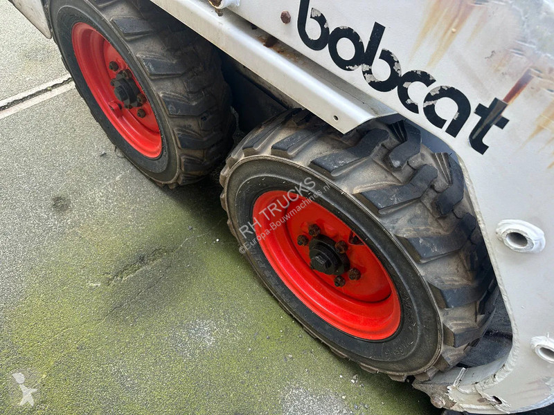 Shovel Bobcat