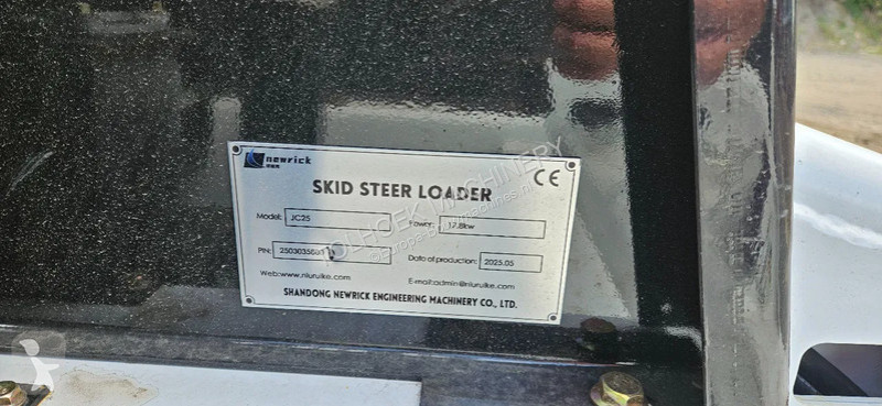 Shovel  Skidster loader JC 25