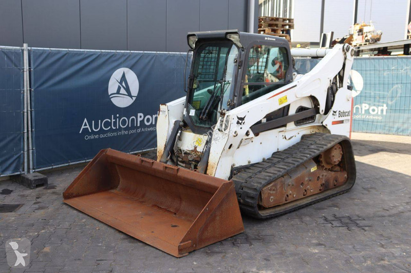 Shovel Bobcat