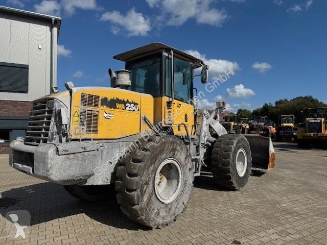 مُحمّلة Komatsu 2505