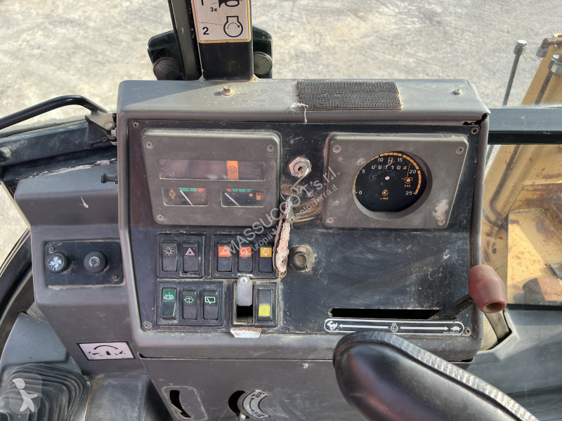 Фронтальный погрузчик Ford 675D 4x4
