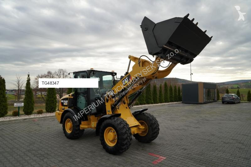Nakladač Caterpillar 906M